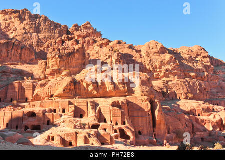 Strada di facciata in città perduta di petra Foto Stock