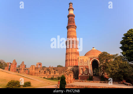 Qutub Minar, il più alto minareto in India Foto Stock
