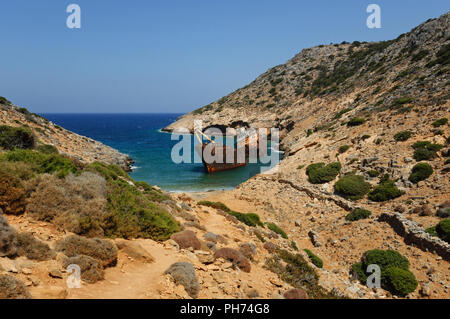 Il percorso roccioso che conduce al naufragio nella baia di Liveros Amorgos Foto Stock