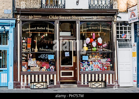 Cambridge (Inghilterra e Gran Bretagna): Souvenir Shop on King's Parade Foto Stock