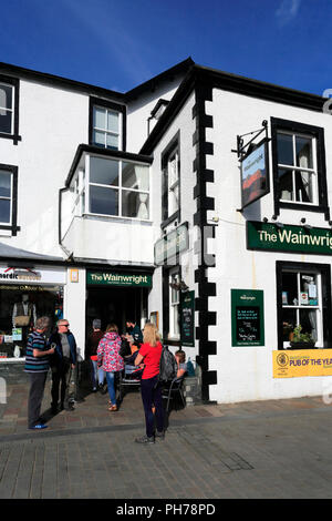 La Wainwright Pub, Keswick Town, Parco Nazionale del Distretto dei Laghi, Cumbria County, England, Regno Unito Foto Stock