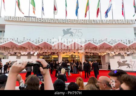 Venezia, Italia. Il 30 agosto, 2018. E rilassante atmosfera che si respira alla premiere di Roma "Roma" durante il 75° Festival del Cinema di Venezia al Palazzo del Cinema di Venezia (Italia), il 30 agosto 2018. Credito: Hubert Boesl | in tutto il mondo di utilizzo/dpa/Alamy Live News Foto Stock