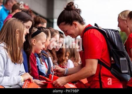 Newport, Galles. Il 30 agosto, 2018. Il Galles donna Helen Ward a una sessione di formazione in anticipo della FIFA Coppa del Mondo donne il qualificatore contro l'Inghilterra a Rodney Parade. Lewis Mitchell/YCPD. Credito: Lewis Mitchell/Alamy Live News Foto Stock