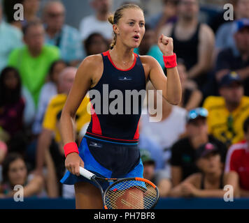 New York, Stati Uniti d'America. Il 30 agosto 2018. Kristina Mladenovic della Francia in azione durante il suo secondo giro corrisponde a 2018 US Open Grand Slam torneo di tennis. New York, Stati Uniti d'America. 30 agosto 2018. Il 30 agosto, 2018. Credit: AFP7/ZUMA filo/Alamy Live News Foto Stock