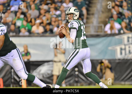 Philadelphia, Stati Uniti d'America. Il 30 agosto 2018. Agosto 30, 2018: Quarterback Josh McCown (15) del New York getti sembra passare durante una partita di preseason contro il Philadelphia Eagles al Lincoln Financial Field di Philadelphia, Pennsylvania. Gregorio Vasil/Cal Sport Media Credito: Cal Sport Media/Alamy Live News Foto Stock