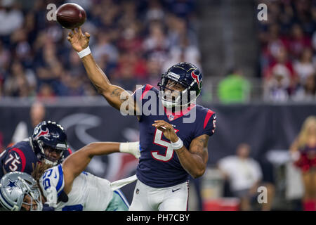 Houston, Stati Uniti d'America. Il 30 agosto 2018. Agosto 30, 2018: Houston Texans quarterback Joe Webb (5) genera un pass durante il secondo trimestre di preseason NFL partita di calcio tra i Texans di Houston e Dallas Cowboys a NRG Stadium di Houston, TX. Trask Smith/CSM Credito: Cal Sport Media/Alamy Live News Foto Stock