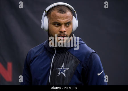 Houston, Stati Uniti d'America. Il 30 agosto 2018. Agosto 30, 2018: Dallas Cowboys quarterback Dak Prescott (4) prima di una stagione NFL partita di calcio tra i Texans di Houston e Dallas Cowboys a NRG Stadium di Houston, TX. Trask Smith/CSM Credito: Cal Sport Media/Alamy Live News Foto Stock
