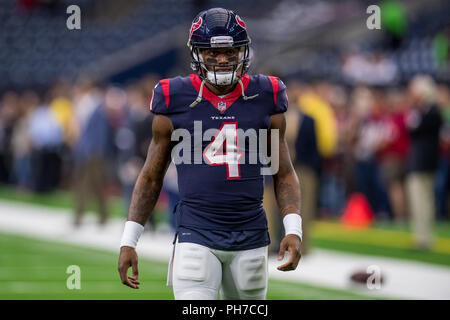 Houston, Stati Uniti d'America. Il 30 agosto 2018. Agosto 30, 2018: Houston Texans quarterback Deshaun Watson (4) prima di una stagione NFL partita di calcio tra i Texans di Houston e Dallas Cowboys a NRG Stadium di Houston, TX. Trask Smith/CSM Credito: Cal Sport Media/Alamy Live News Foto Stock