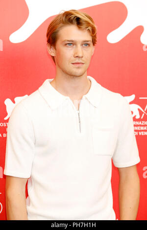 Venezia, Italia. Il 30 agosto, 2018. Joe Alwyn assiste il "favorito" photocall durante il settantacinquesimo Venice Film Festival presso il Palazzo del Casinò su agosto 30, 2018 a Venezia, Italia. Credito: Giovanni Rasimus/Media punzone ***Francia, Svezia, Norvegia, Denark, Finlandia, Stati Uniti d'America, Repubblica Ceca, Sud America solo***/Alamy Live News Foto Stock