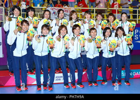 Jakarta, Indonesia. Il 30 agosto, 2018. Giappone team group (JPN) pallamano : donna premiazione al GOR Popki Cibubur durante il 2018 Jakarta Palembang giochi asiatici in Jakarta, Indonesia . Credito: Naoki Nishimura AFLO/sport/Alamy Live News Foto Stock