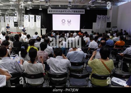 Tokyo, Giappone. Il 31 agosto 2018. Le persone che frequentano un Tokyo 2020 volontari briefing su agosto 31, 2018, Tokyo, Giappone. Il Governo Metropolitano di Tokyo si riuniranno le applicazioni di volontariato da settembre a dicembre, per i prossimi giochi olimpici e paraolimpici che si terrà a Tokyo nel 2020. Il governo di Tokyo prevede di reclutare 11.000 City e giochi volontari. Credito: Rodrigo Reyes Marin/AFLO/Alamy Live News Foto Stock