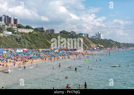 Bournemouth, Regno Unito. Il 31 agosto, 2018. La RAF frecce rosse mettere su un impressionante display antenna al Bournemouth Air Festival nel Dorset. Le libere del weekend festival prosegue fino al 2 settembre 2018. Credito: Thomas Faull/Alamy Live News Foto Stock