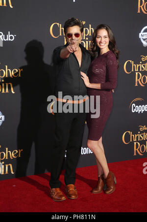 La Premiere mondiale di Disney's "Christopher Robin" con: John Stamos, Caitlin McHugh dove: di Burbank, California, Stati Uniti quando: 31 lug 2018 Credit: FayesVision/WENN.com Foto Stock