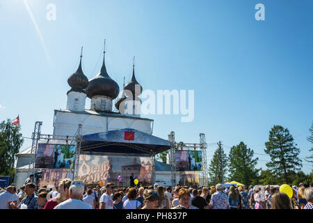 Luh, nella regione di Ivanovo, Russia - 08/25/2018: al festival regionale-fiera-Luk luchok 25 agosto 2018 nella città di Luh, nella regione di Ivanovo, Russia. Foto Stock