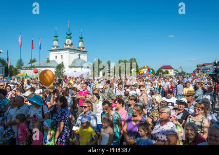 Luh, nella regione di Ivanovo, Russia - 08/25/2018: al festival regionale-fiera-Luk luchok 25 agosto 2018 nella città di Luh, nella regione di Ivanovo, Russia. Foto Stock