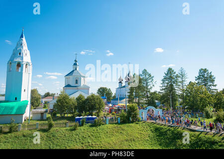 Luh, nella regione di Ivanovo, Russia - 08/25/2018: al festival regionale-fiera-Luk luchok 25 agosto 2018 nella città di Luh, nella regione di Ivanovo, Russia. Foto Stock