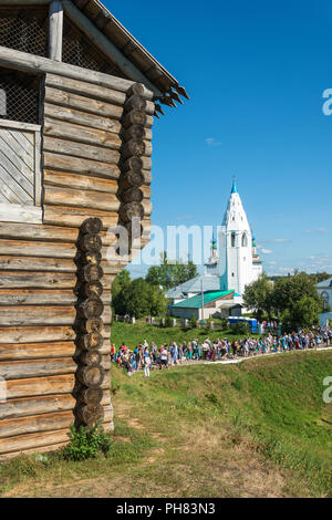 Luh, nella regione di Ivanovo, Russia - 08/25/2018: al festival regionale-fiera-Luk luchok 25 agosto 2018 nella città di Luh, nella regione di Ivanovo, Russia. Foto Stock