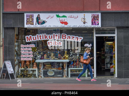Multikulti-Bazar, Neusser Strasse, Nippes, Koeln, Nordrhein-Westfalen, Deutschland Foto Stock
