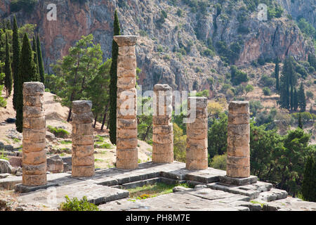 Tempio di Apollo, il santuario di Apollo, a Delfi sito archeologico, Sterea Hellas, Grecia, Europa Foto Stock