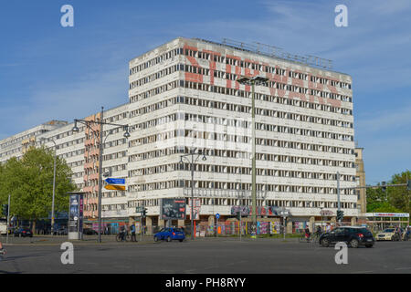 Haus der Statistik, Otto-Braun-Strasse / Karl-Marx-Allee, nel quartiere Mitte di Berlino, Deutschland Foto Stock