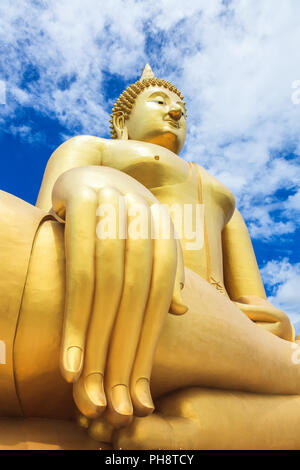 Più grande statua del Buddha al Wat Muang