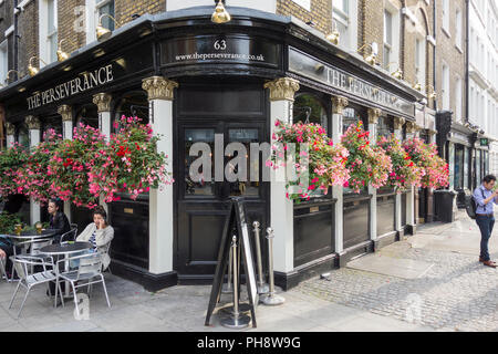 La perseveranza public house di agnello di Conduit Street, London, WC1N, REGNO UNITO Foto Stock