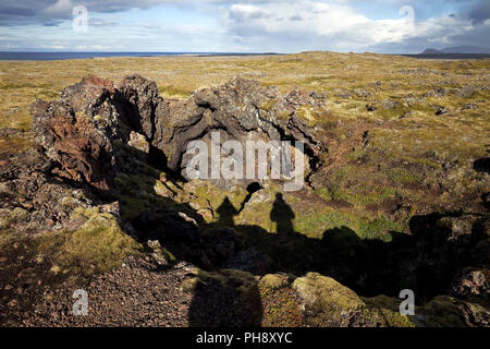Neshraun campo di lava con cratere, Snaefellsnes, Islanda Foto Stock