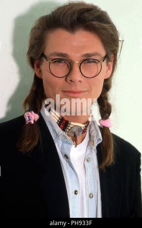 Morten Harket von "a-ha" als Mädchen 'Silje', norwegische Popgruppe, in München, Deutschland 1992. Morten Harket norvegese di pop band "a-ha" vestito Foto Stock