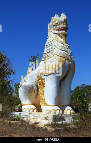 Statua di lion custode in Myanmar Foto Stock