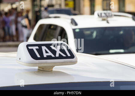 Mezzi di trasporto: taxi a Roma Foto Stock