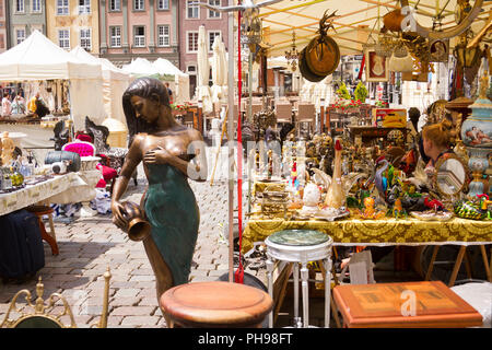 Antiquariato, cibo e bancarelle di artigiani nel corso di San Giovanni Fiera (Jarmark swietojanski), la Piazza del Mercato Vecchio, Poznan, Polonia. Foto Stock