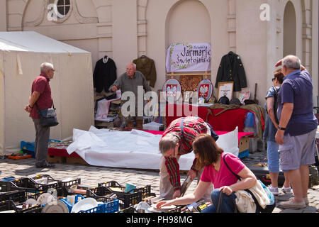 Antiquariato, cibo e bancarelle di artigiani nel corso di San Giovanni Fiera (Jarmark swietojanski), la Piazza del Mercato Vecchio, Poznan, Polonia. Foto Stock