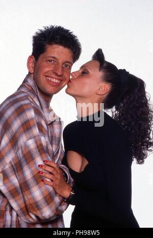 'Attivare', Deutsches Eurodance Duo bei einem Promoshoot in Prag, Tschechien 1995. Eurodance tedesco duo 'Attivare' durante una foto promozionale le riprese Foto Stock