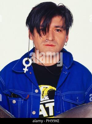 Rodrigo Gonzalez von 'Die Ärzte', deutsche Punk Rock Funpunk Ska Band, bei einem Fotoshooting a Stoccarda, Deutschland 1996. Rodrigo Gonzalez di germe Foto Stock