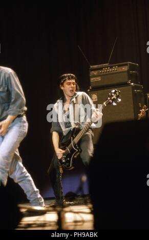 Von "Abwärts', deutsche Punkband aus Hamburg, beim Konzert a Berlino, Deutschland 1991. Di tedesco punk band "Abwaerts' da Amburgo performing live a Foto Stock