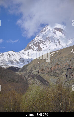 Magic Mount Kazbek in monti caucasici, Georgia Foto Stock