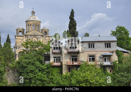 La Chiesa al fiume Rioni e in Kutaisi, Georgia Foto Stock