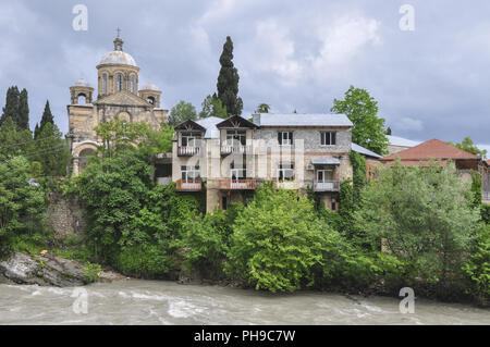 La Chiesa al fiume Rioni e in Kutaisi, Georgia Foto Stock