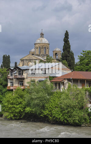 La Chiesa al fiume Rioni e in Kutaisi, Georgia Foto Stock