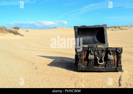 Oggetto nel deserto secco Foto Stock