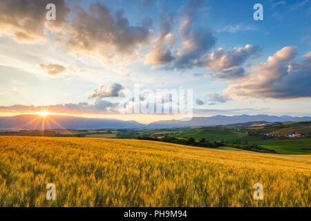 Rural landscape with wheat fields and a villages in Turiec region, central Slovakia. Foto Stock