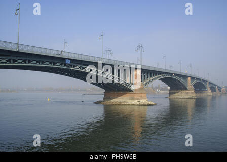 Theodor-Heuss-ponte in Mainz, Renania-Palatinato Foto Stock