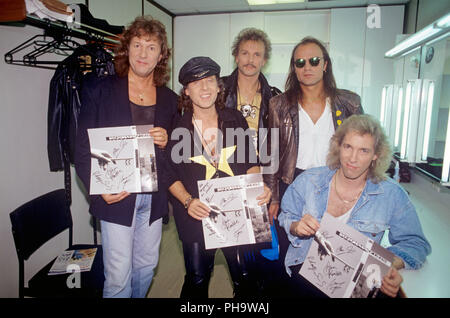 Scorpioni (v.l. Herman Rarebell, Klaus Meine, Rudolf Schenker, Matthias Jabs, Francis Buchholz) su 17.10.1990 in München / Monaco di Baviera. | Utilizzo di tutto il mondo Foto Stock