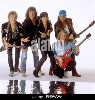 Scorpioni (v.l. Rudolf Schenker, Herman Rarebell, Klaus Meine, Matthias Jabs, Francis Buchholz) su 17.10.1990 in München / Monaco di Baviera. | Utilizzo di tutto il mondo Foto Stock