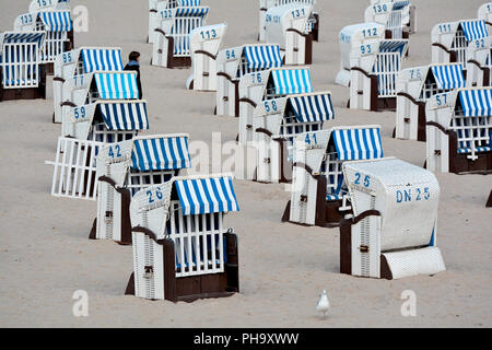 Sedie a sdraio sulla spiaggia di Heiligendamm sul Mar Baltico Foto Stock