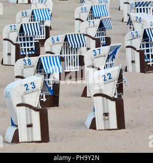 Sedie a sdraio sulla spiaggia di Heiligendamm sul Mar Baltico Foto Stock