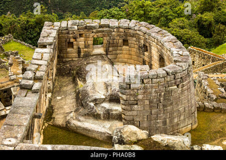 Tempio del sole , nel santuario di Machu Picchu rovine, Sacred Valley, vicino a Agua Calientes, Perù Foto Stock