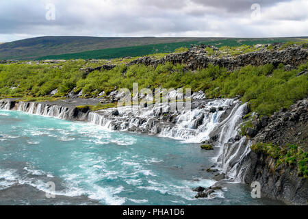 Cascate Hraunfossar - Western Islanda Foto Stock