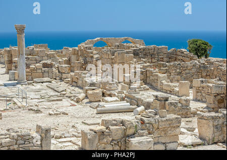 Rovine della basilica nella città antica Kourion su Cipro Foto Stock