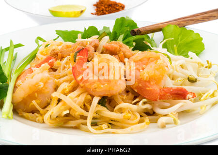 Pad Thai con gamberi e verdure Foto Stock